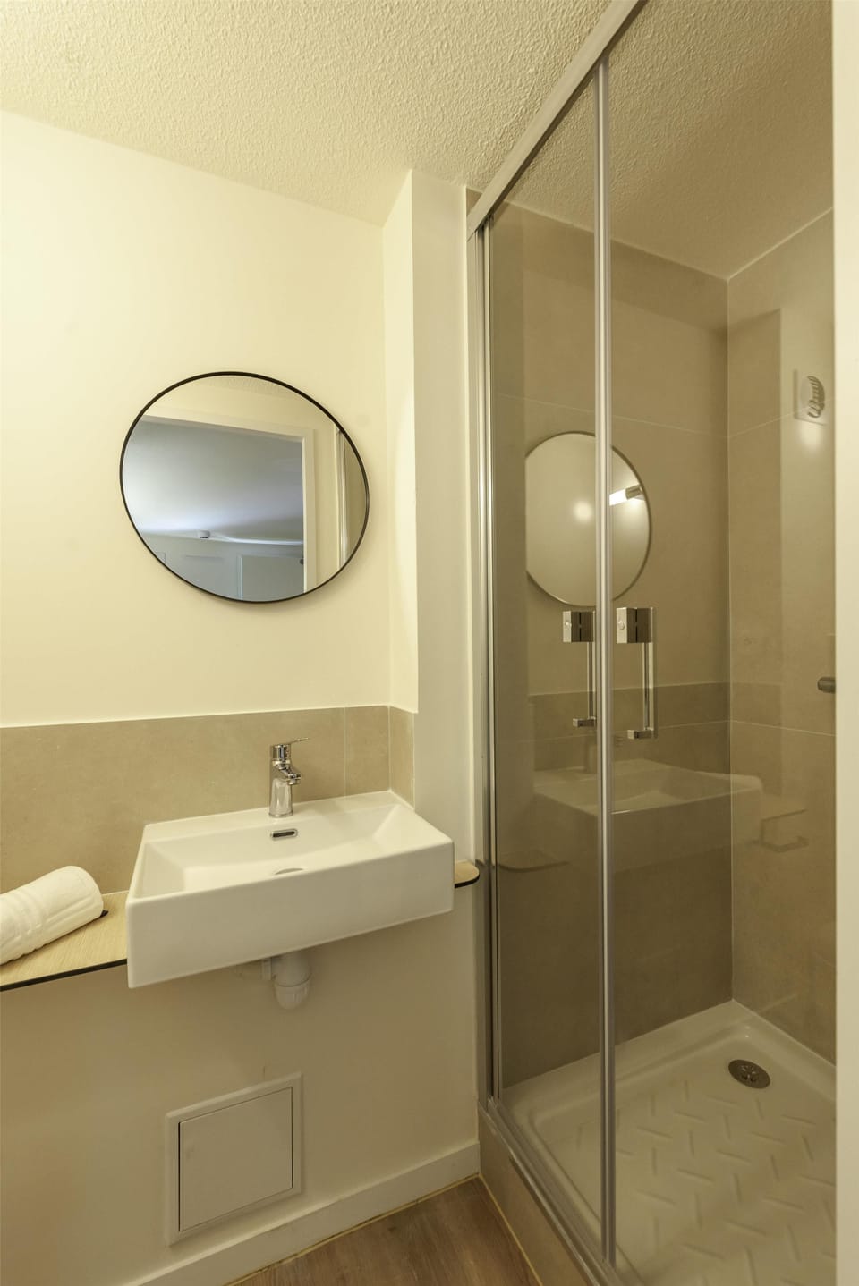 Standard Room, 1 Double Bed | Bathroom | Shower, eco-friendly toiletries, towels