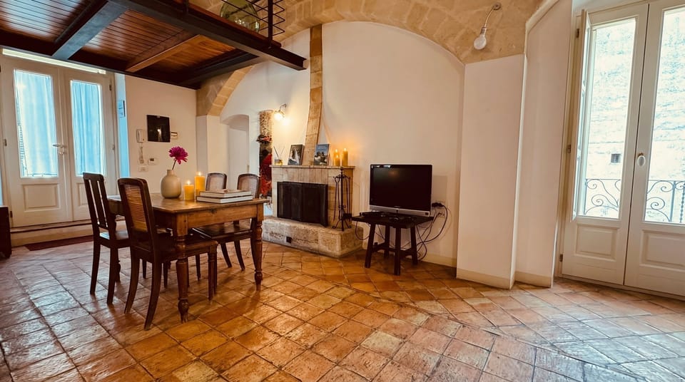 Suite for 2 people | Private kitchen | Coffee/tea maker, mini-fridge, electric kettle, cookware/dishes/utensils