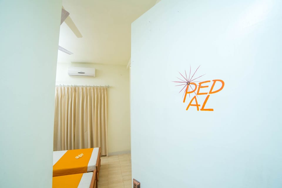 Twin Room | In-room safe, desk, blackout drapes, soundproofing