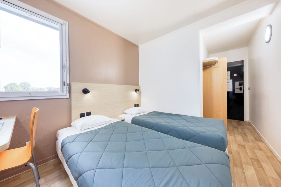 Standard Room, 1 Double Bed | Desk, laptop workspace, blackout drapes, free WiFi