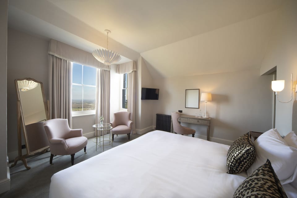 Deluxe Double Room, 1 King Bed, Valley View | Hypo-allergenic bedding, in-room safe, iron/ironing board, free WiFi