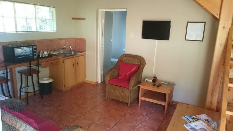 Deluxe Room, 1 Bedroom | WiFi (free), bed sheets