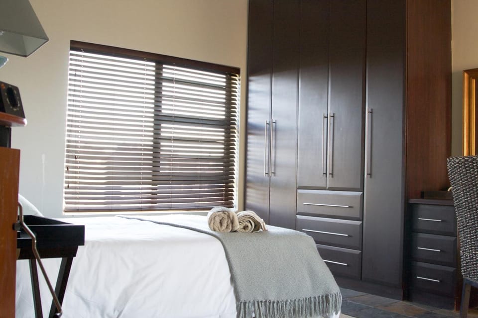 In-room safe, desk, soundproofing, iron/ironing board