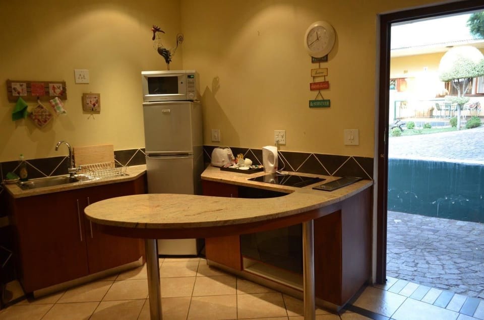 Self-Catering Room  | Private kitchen | Fridge, coffee/tea maker, electric kettle