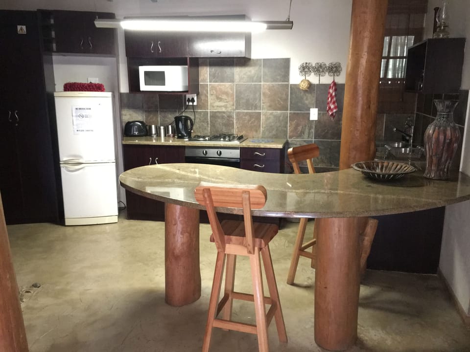 Luxury King Unit | Private kitchen | Fridge, microwave, coffee/tea maker, electric kettle