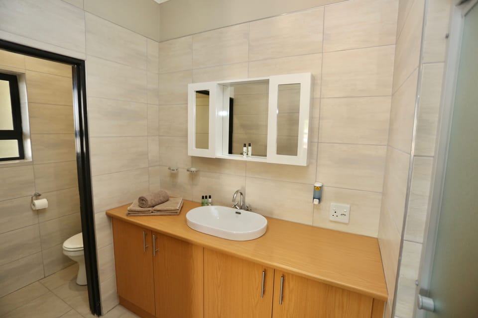 Premium bedding, desk, WiFi (free), bed sheets