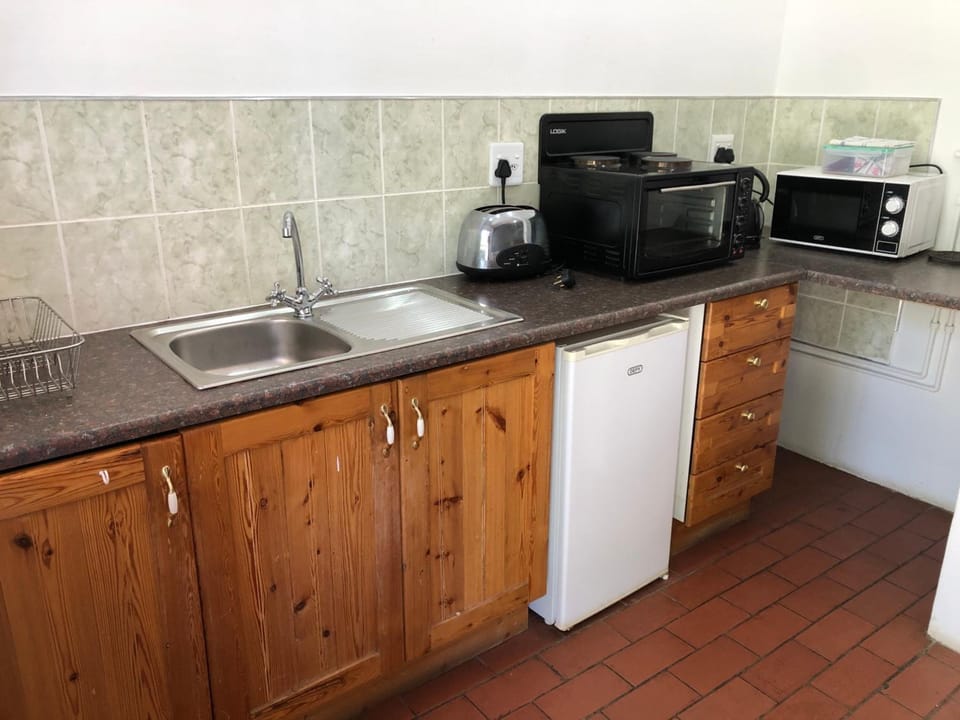 Standard Triple Room, 1 Bedroom, Non Smoking, Kitchenette | Private kitchen | Electric kettle
