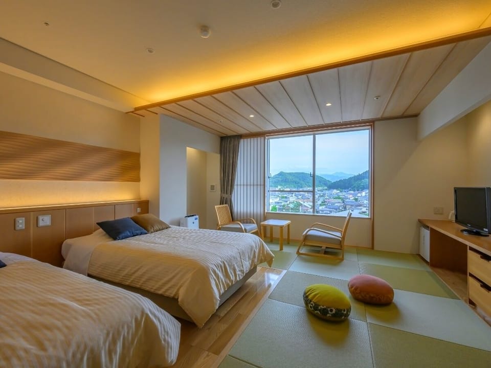 Superior Japanese-Style Room with Beds & Shower room, Non Smoking | In-room safe, WiFi (free), bed sheets