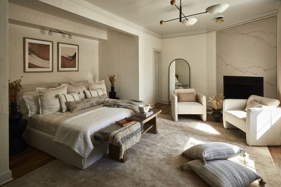 Deluxe Double Room, 1 King Bed | Individually decorated, individually furnished, iron/ironing board
