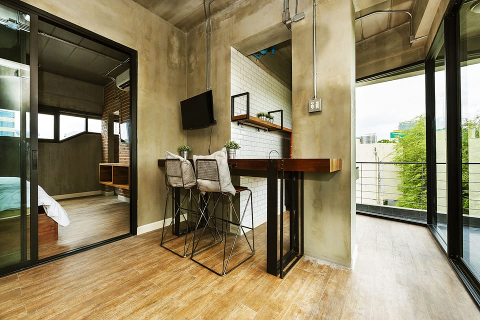 One Bedroom Suite | Minibar, individually decorated, individually furnished, desk