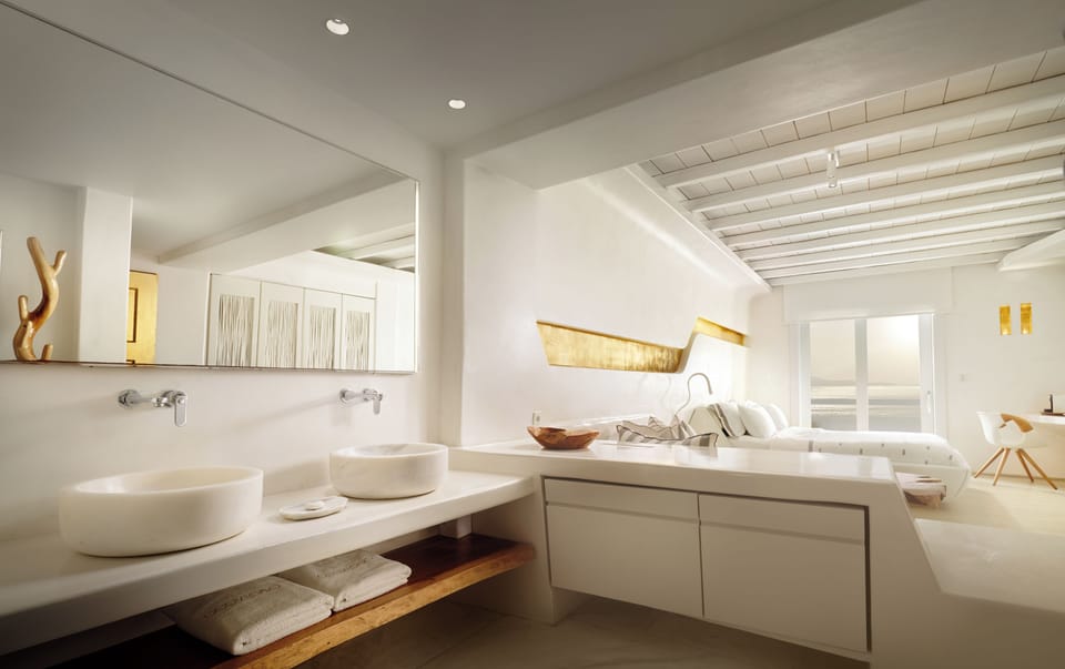 PREMIUM ROOM | Bathroom | Hair dryer, bathrobes, slippers, towels