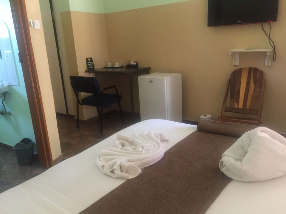 Standard Room | Desk, WiFi (free)