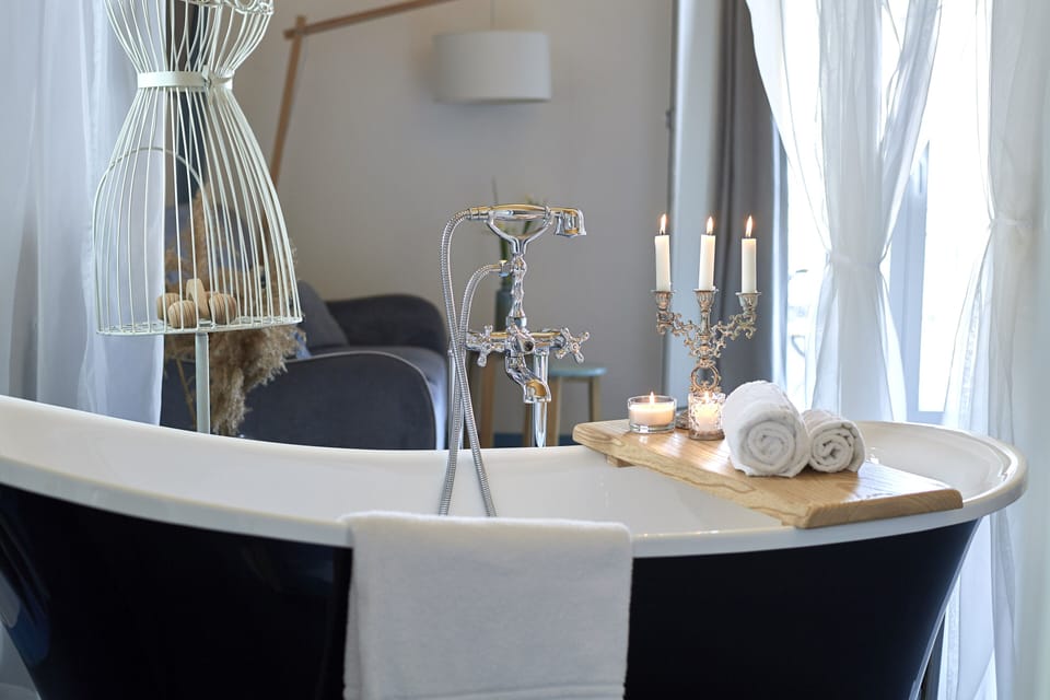 Suite | Deep soaking bathtub