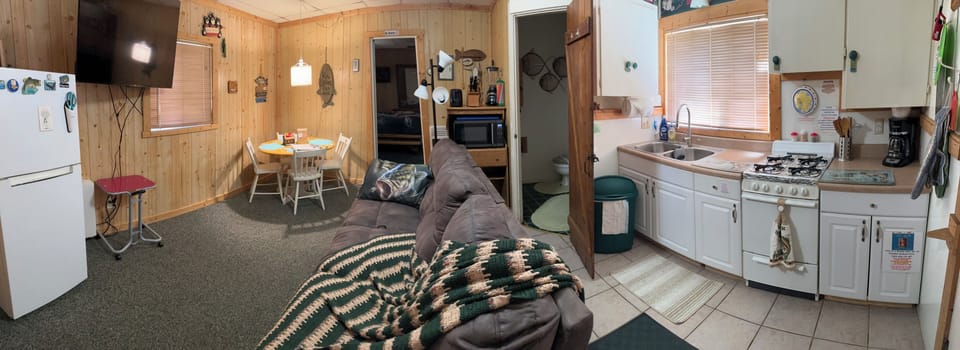 Deluxe Cabin, 2 Double Beds (Cabin #7) | Private kitchen | Coffee/tea maker, microwave, freezer