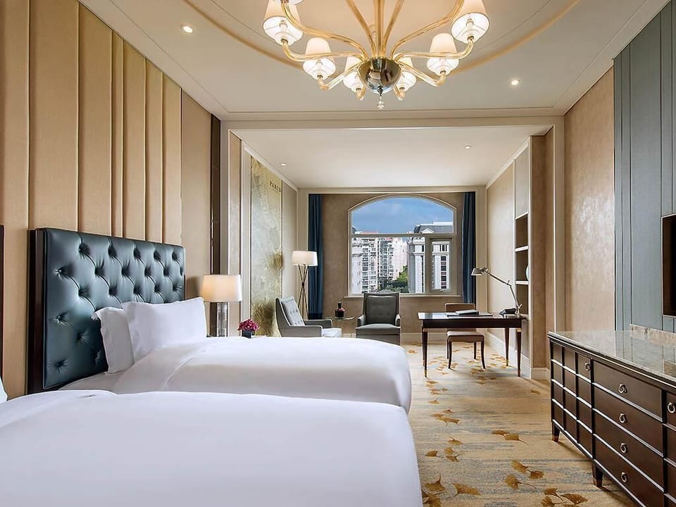 1 bedroom, premium bedding, down comforters, Select Comfort beds