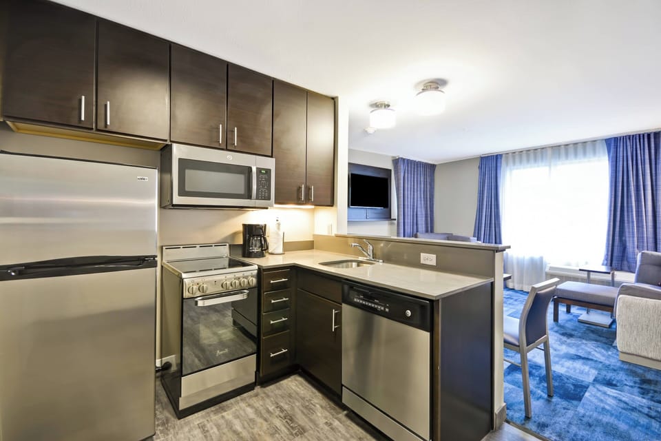 Suite, 2 Bedrooms | In-room safe, blackout drapes, iron/ironing board