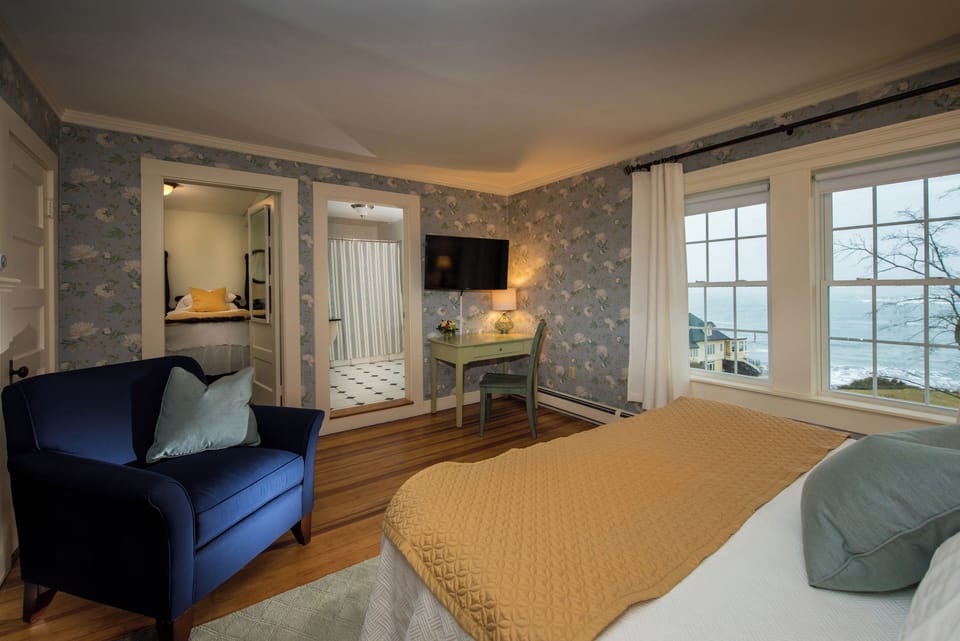 Harbor Cliffs Luxury King | Premium bedding, individually decorated, individually furnished