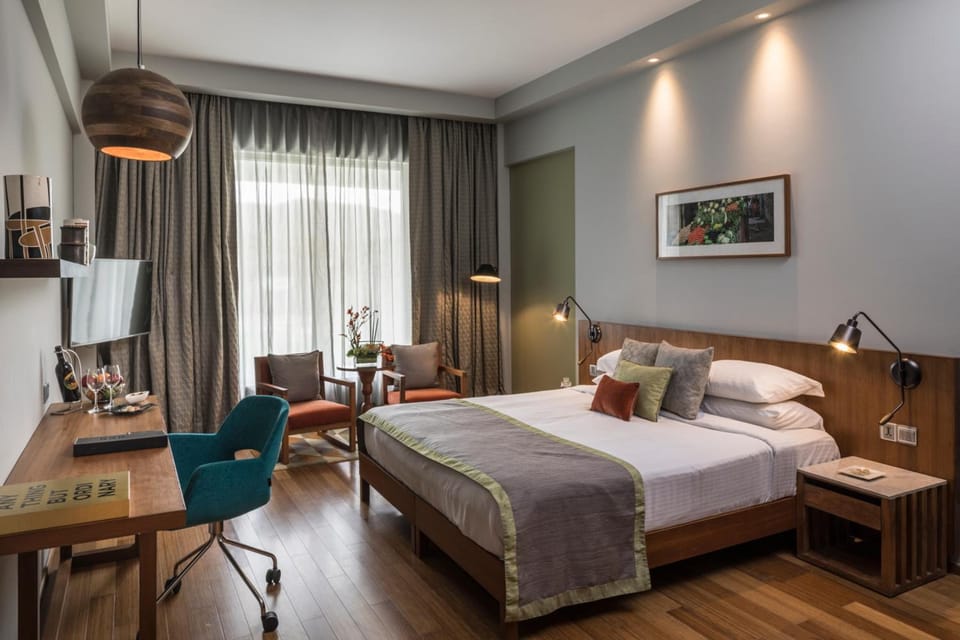 Premium bedding, minibar, in-room safe, desk
