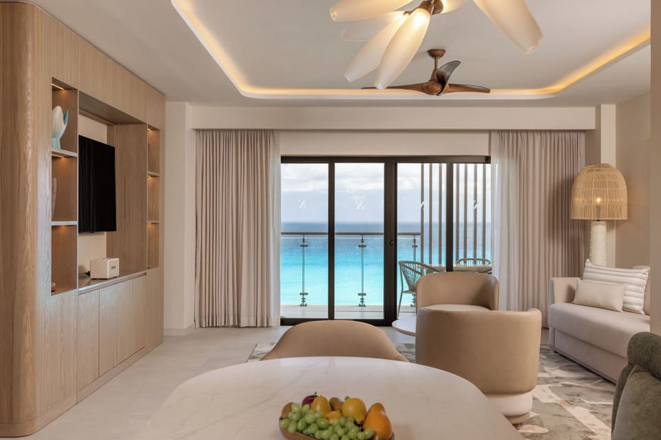 Presidential Suite | Premium bedding, pillowtop beds, minibar (free items), in-room safe