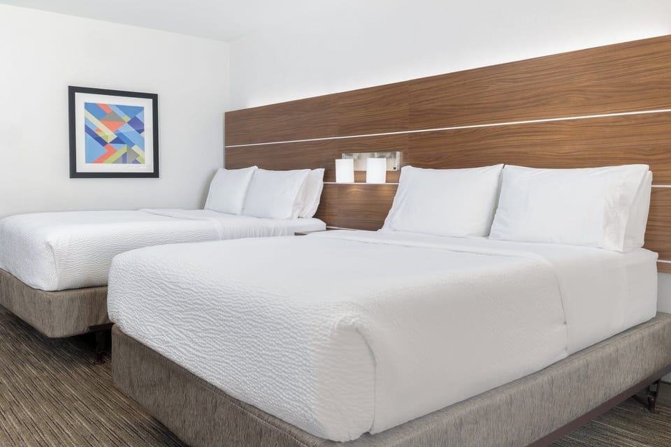 Premium bedding, in-room safe, desk, blackout drapes
