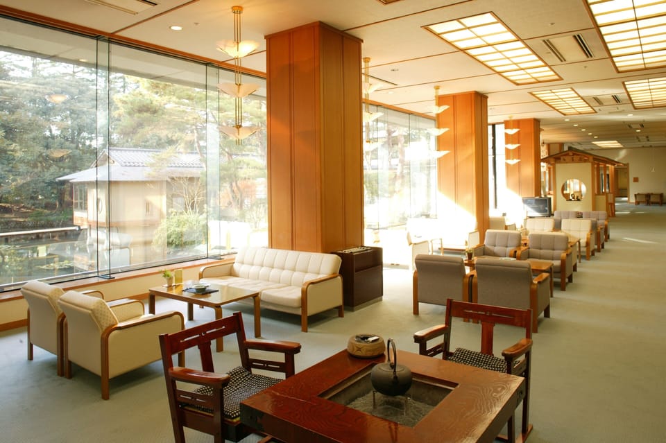 Lobby lounge