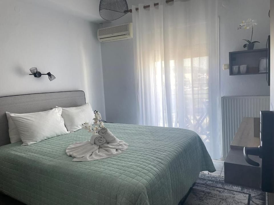 Economy Double Room | Laptop workspace, free WiFi, bed sheets, wheelchair access