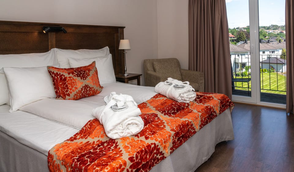 Superior Room, 1 Double Bed, Non Smoking | Pillowtop beds, desk, cribs/infant beds, WiFi