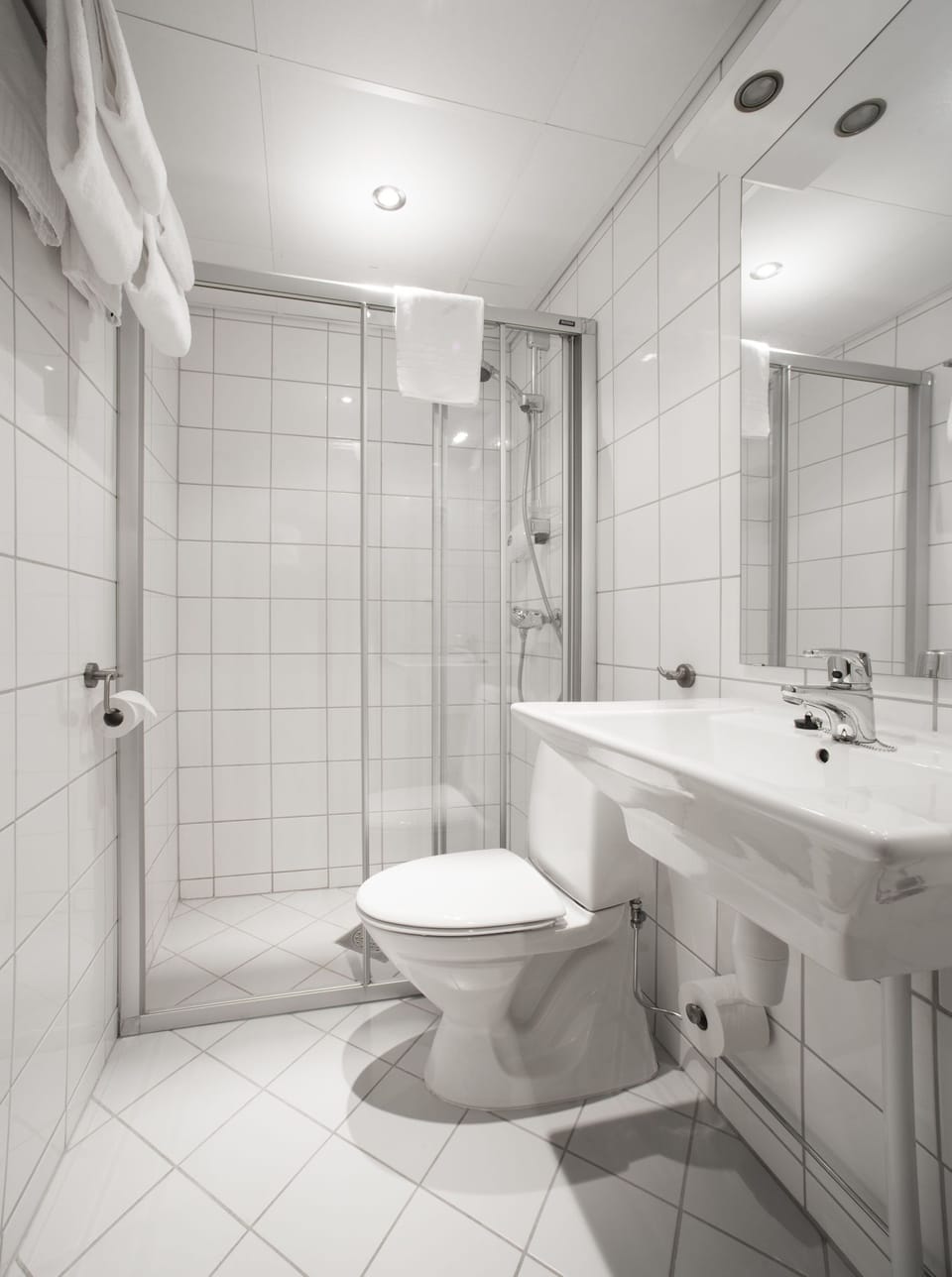 Double Room, Garden View | Bathroom | Free toiletries, hair dryer, towels