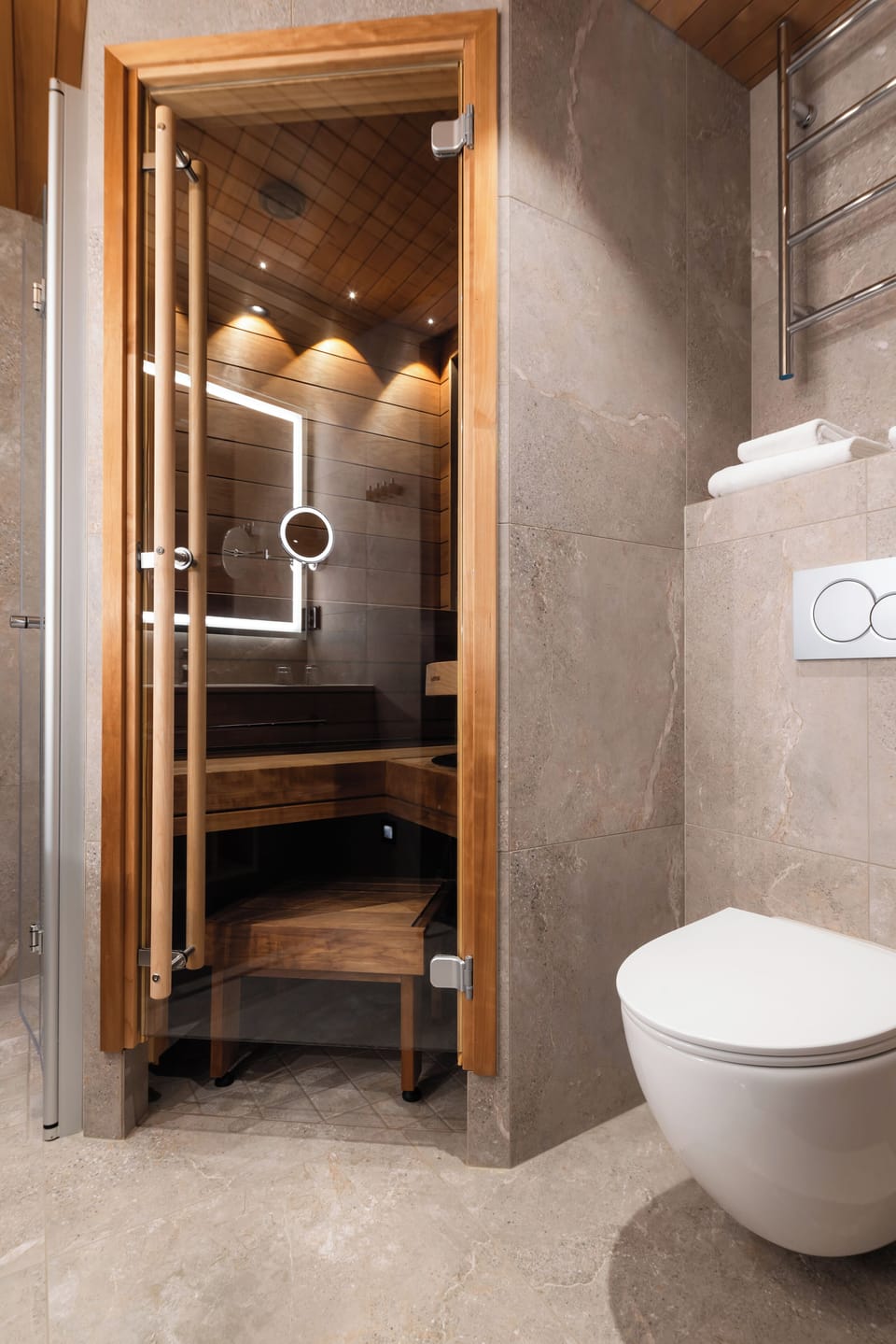 Superior Double Room | Bathroom | Shower, hair dryer, towels, soap