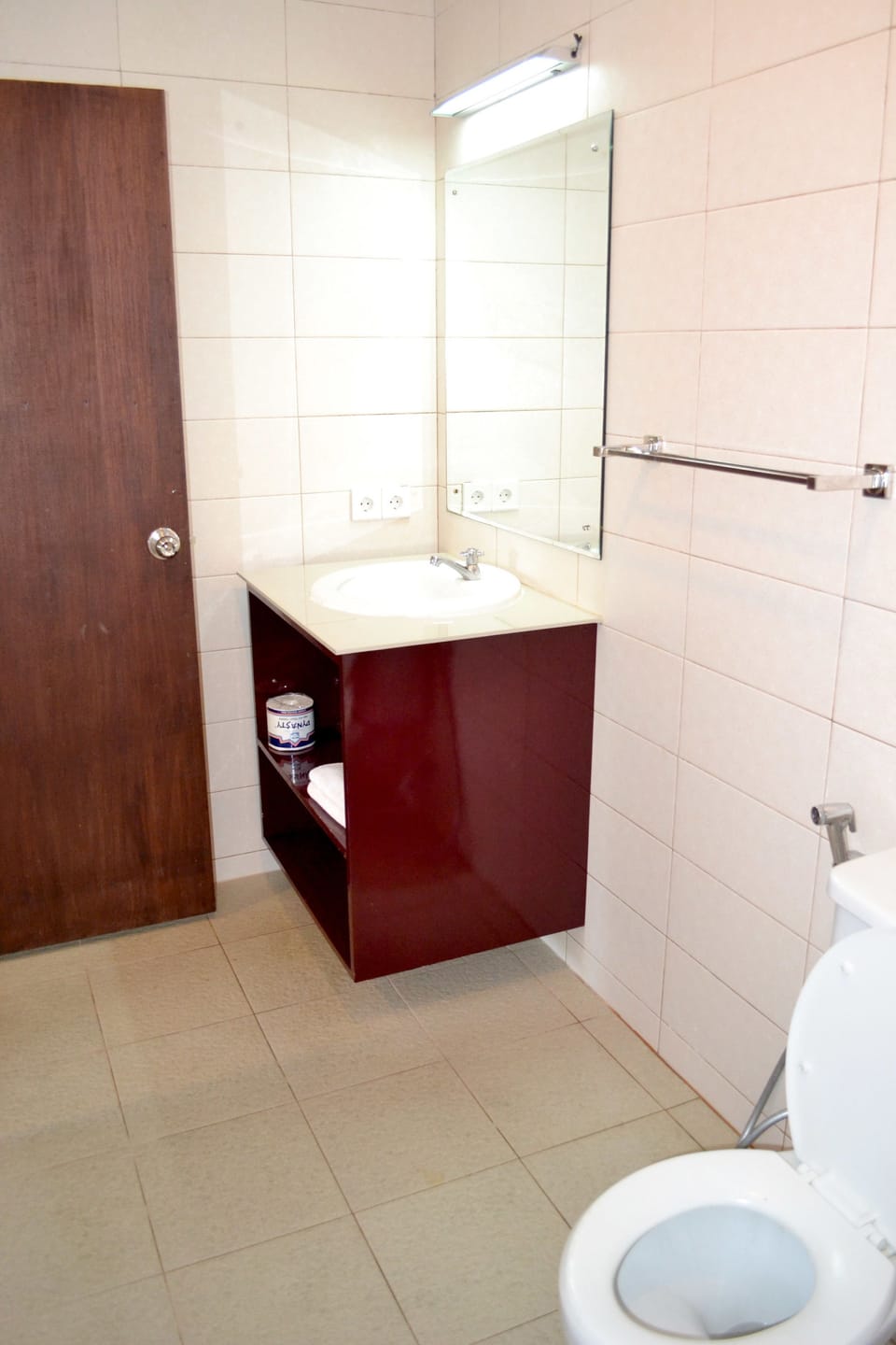 Standard Double or Twin Room | Bathroom | Shower, bidet, towels, soap