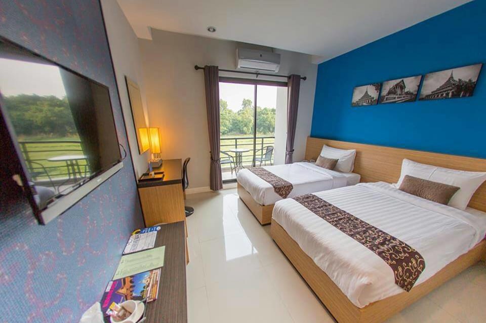 Deluxe Twin Room | Minibar, desk, free WiFi