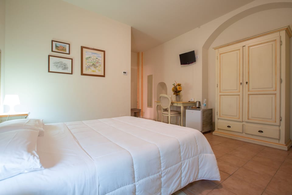 Standard Double Room, 1 Double Bed, Ensuite, Courtyard Area | Property amenity