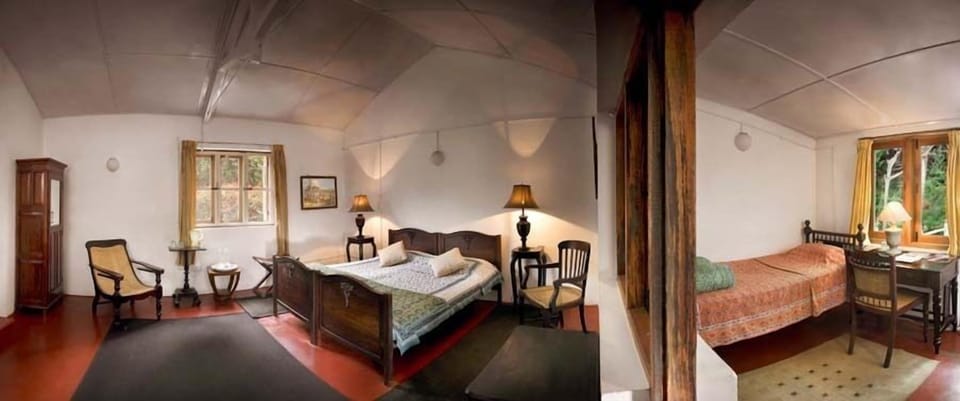 Heritage Romance | Minibar, desk, blackout drapes