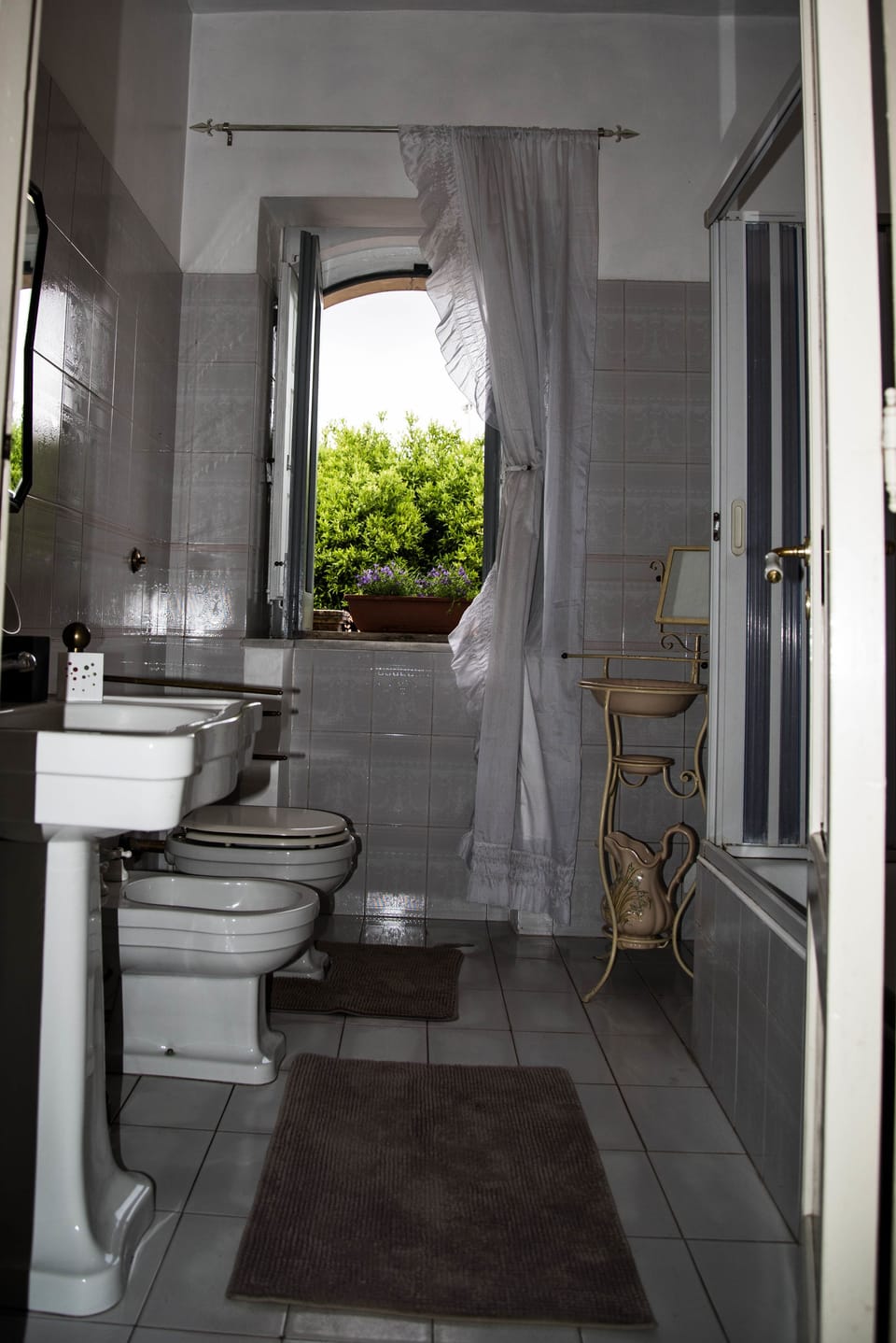 Classic Double Room | Bathroom | Hair dryer, bidet, towels