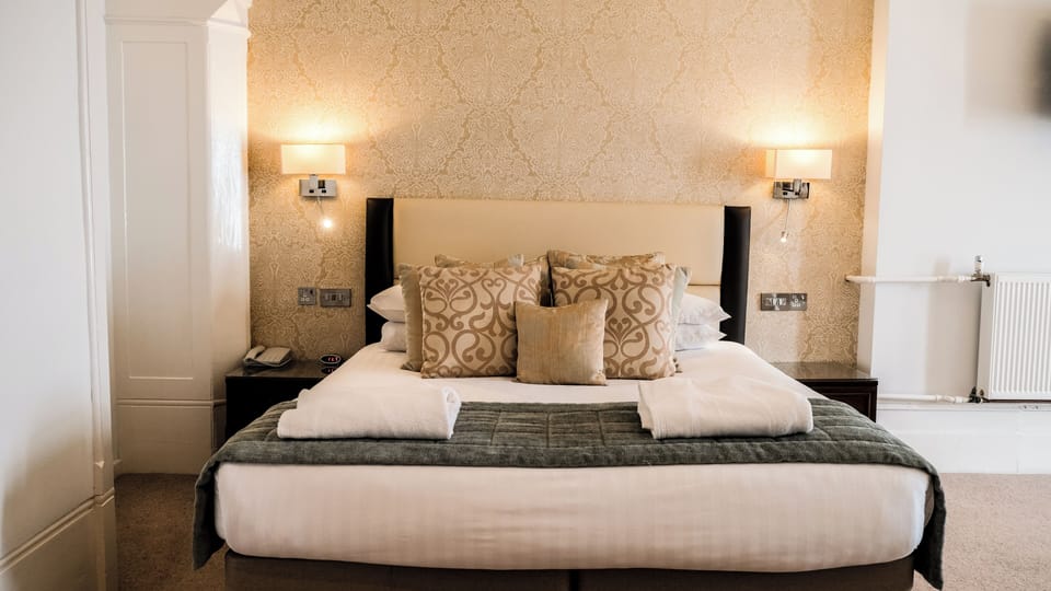 Executive Junior Suite | In-room safe, individually decorated, desk, iron/ironing board