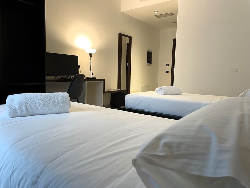 Deluxe Triple Room, 1 King Bed with Sofa bed | Premium bedding, minibar, in-room safe, desk