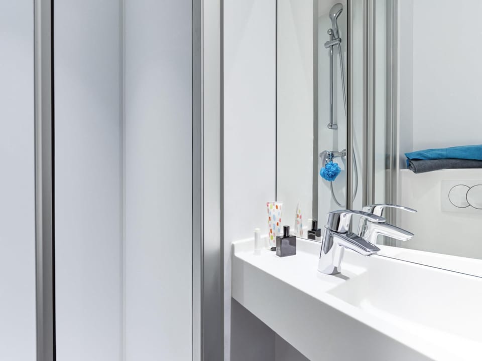 Room, 1 Double Bed, Private Bathroom (Cabrio) | Individually furnished, blackout drapes, free cribs/infant beds