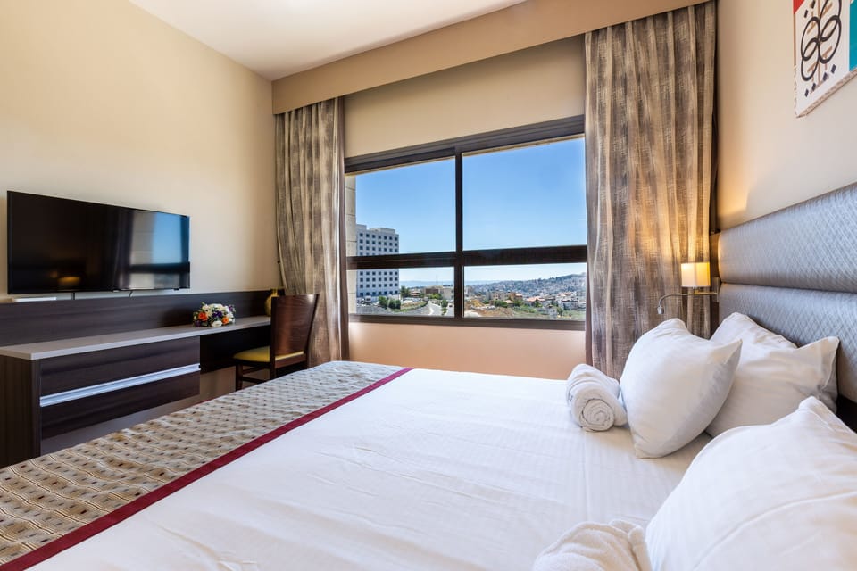 Junior Suite, City View | In-room safe, individually decorated, desk, free WiFi