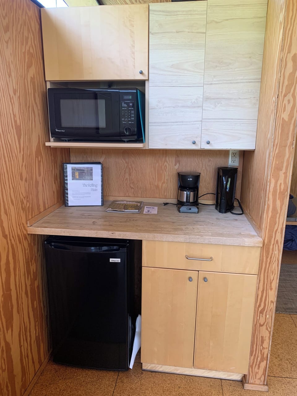 Rolling Hut, 1 Double Bed & 1 Modular Bed | Private kitchenette | Fridge, microwave, coffee/tea maker, electric kettle