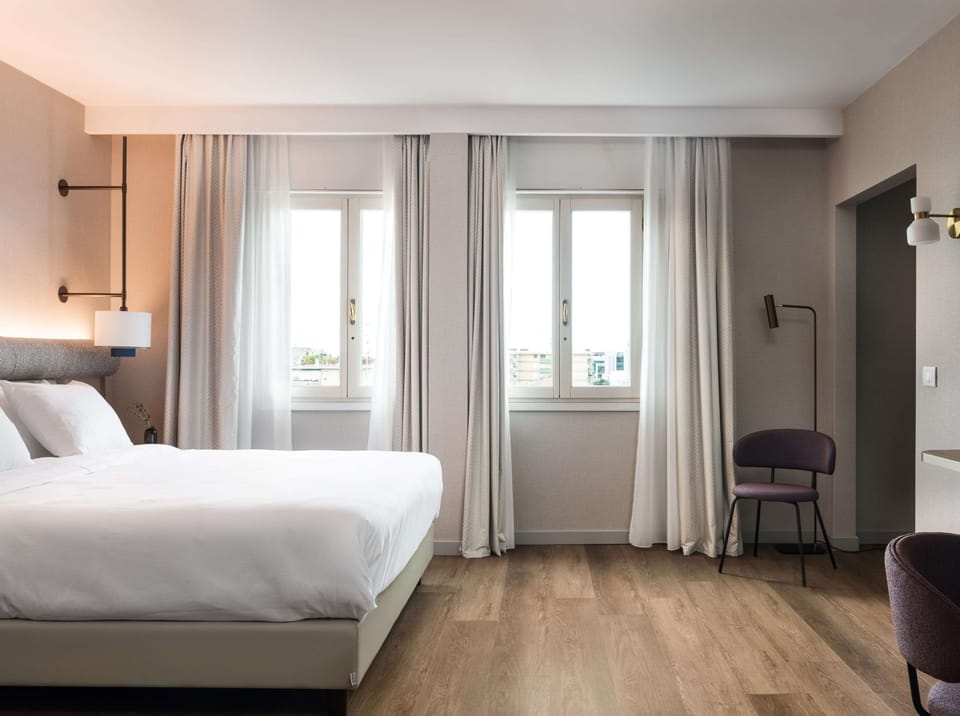 Junior Double Room, 1 King Bed | Down comforters, minibar, in-room safe, individually decorated