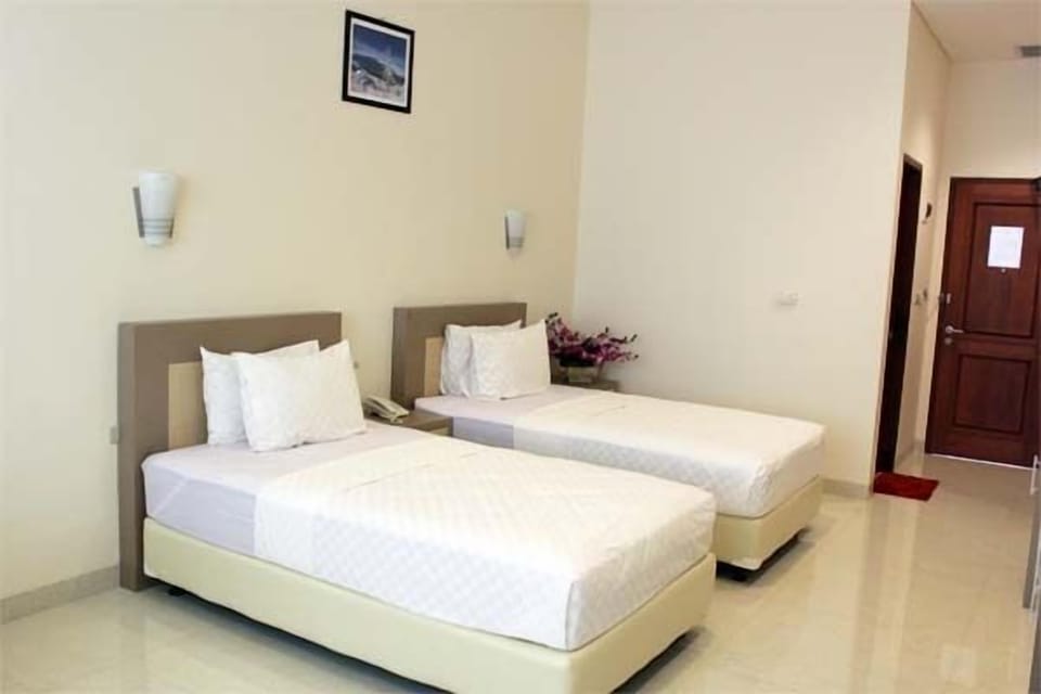 Superior Room | Desk, WiFi (free), bed sheets