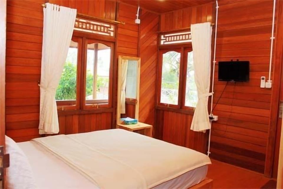 Villa, 2 Bedrooms | Desk, WiFi (free), bed sheets