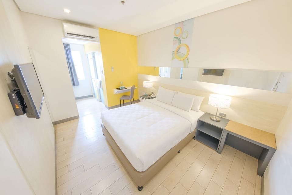 In-room safe, desk, laptop workspace, iron/ironing board