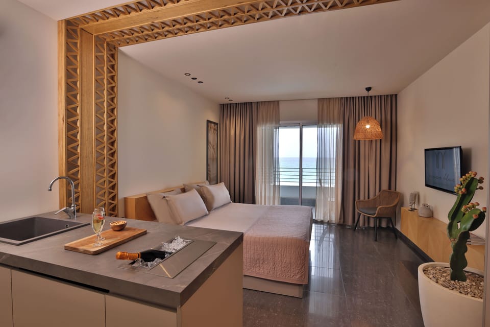 Deluxe Double Room | Desk, cribs (surcharge), rollaway beds (surcharge)
