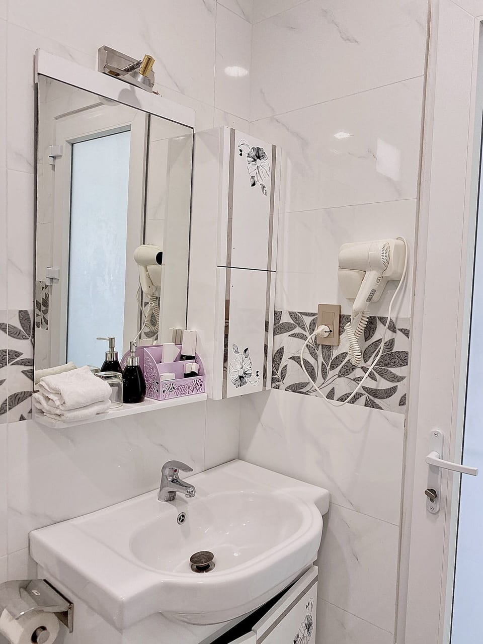Shower, free toiletries, hair dryer, bathrobes