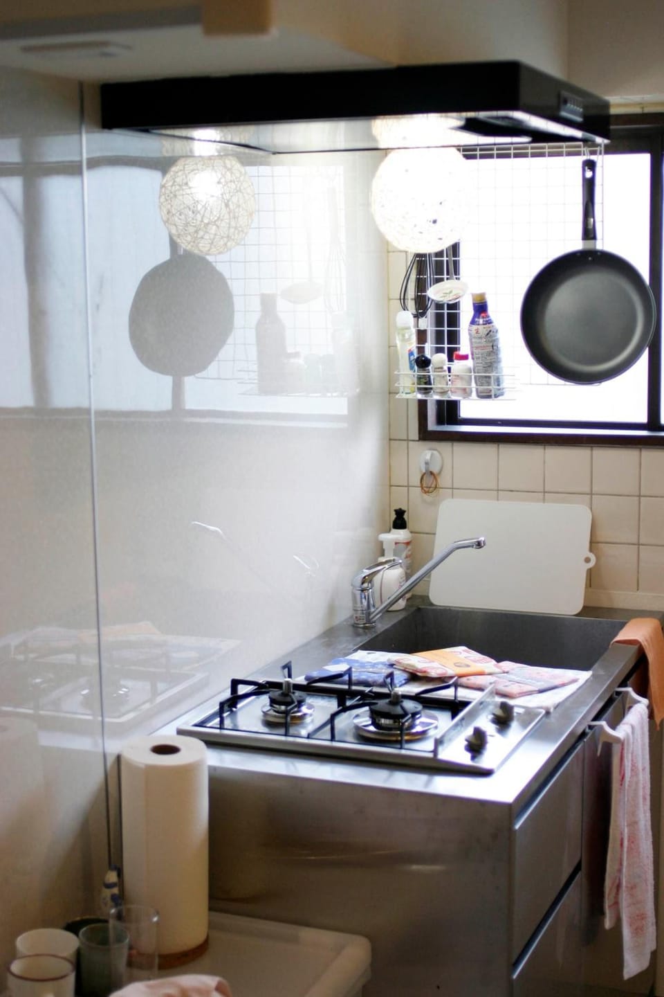 Full-size fridge, microwave, oven, stovetop