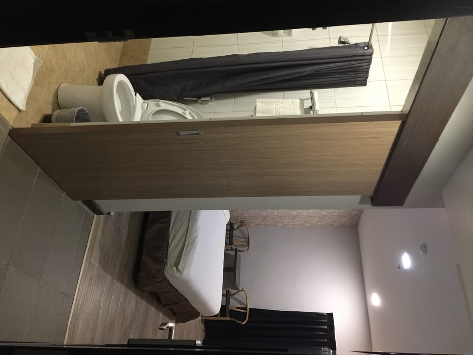 Deluxe Room | Desk, WiFi (free)
