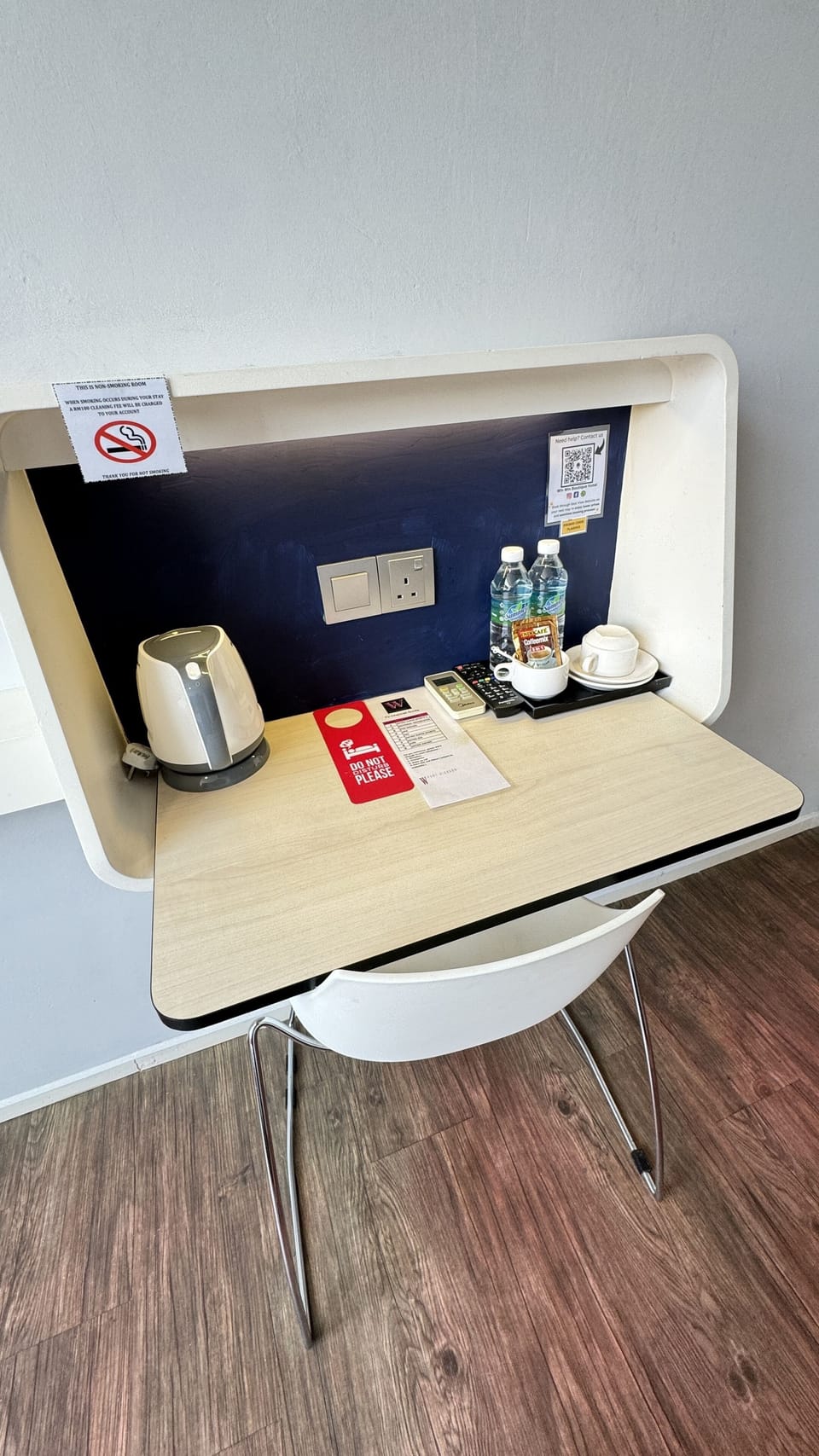 Deluxe Queen Window | Desk, iron/ironing board, rollaway beds, free WiFi