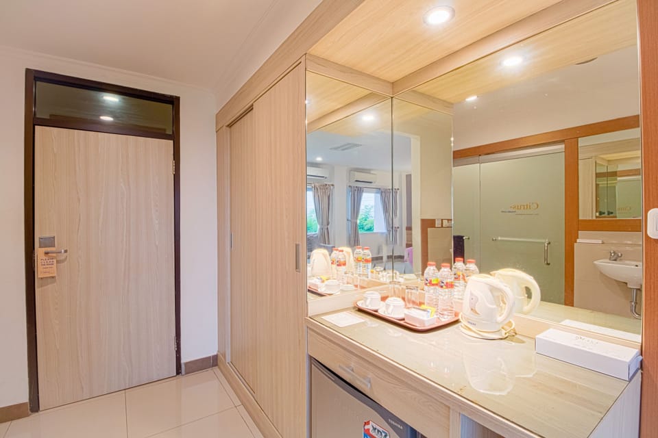 Deluxe Room | Desk, laptop workspace, free WiFi, bed sheets