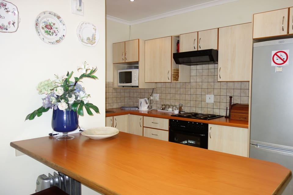 Deluxe Lavender Apartment | Living area | 32-inch LED TV with digital channels, TV